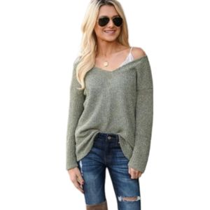NWT! Sweater Womens Large Closet Candy Bell Sleeve Green Knit Top Boutique Long